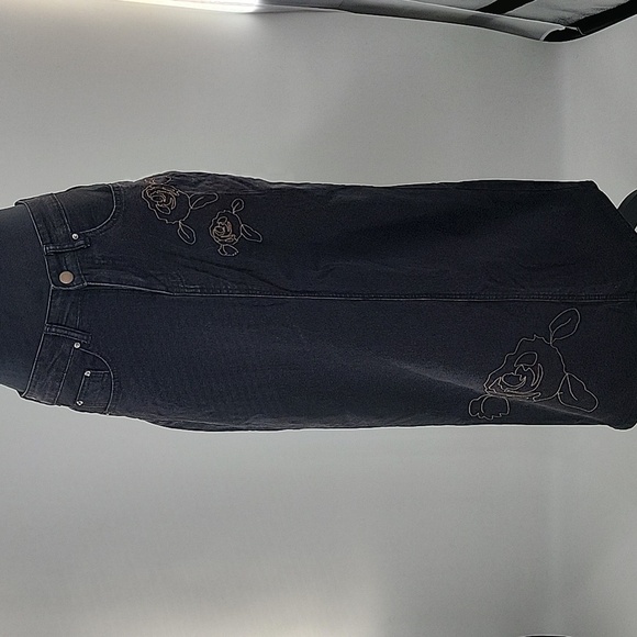 Black Denim Maxi Skirt with Floral Embroidery - Picture 13 of 16